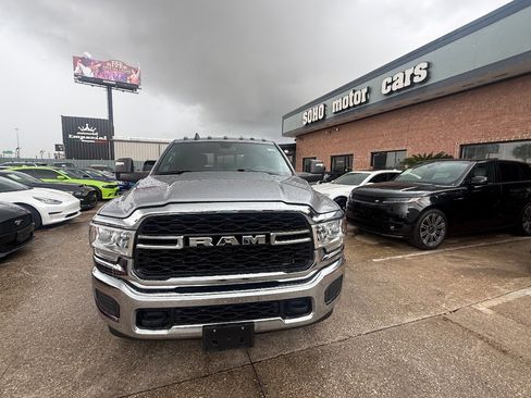 Used 2024 RAM 3500 Tradesman w/ Chrome Appearance Group image 9