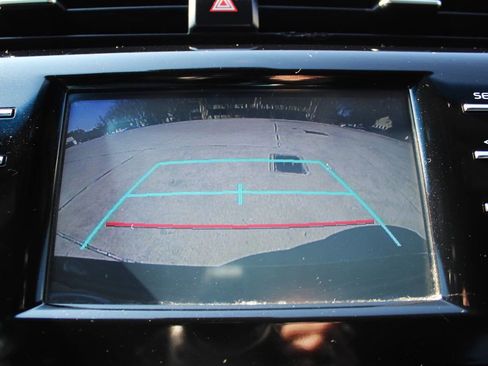 Used 2018 Toyota Camry SE image 9