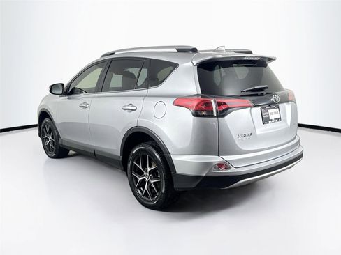 Used 2018 Toyota RAV4 SE image 8
