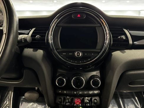 Used 2019 MINI Cooper 2-Door Hardtop w/ Premium Package FWD image 21