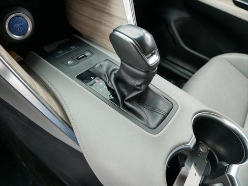 Certified 2022 Toyota Venza Limited AWD/4WD image 21