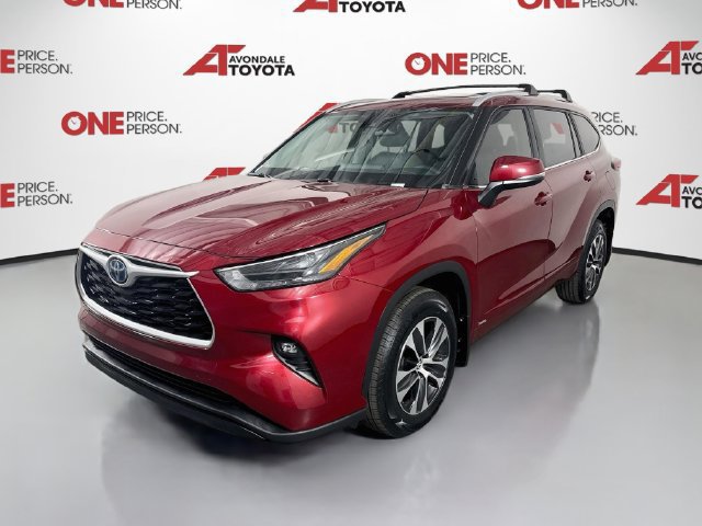 Used 2023 Toyota Highlander XLE AWD/4WD image 3