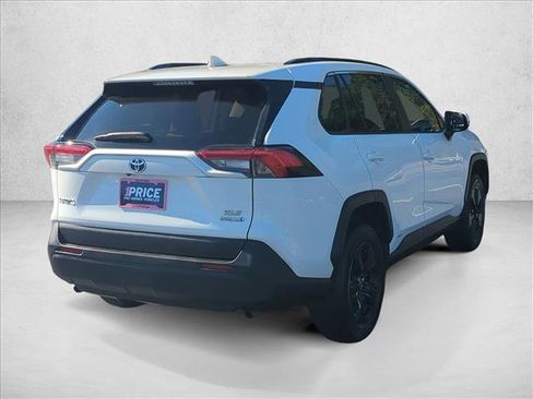 Used 2022 Toyota RAV4 XLE image 5