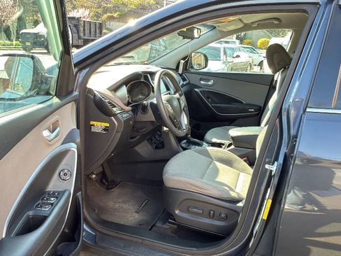 Used 2017 Hyundai Santa Fe SE image 23