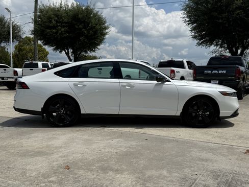 Used 2025 Honda Accord Sport image 3