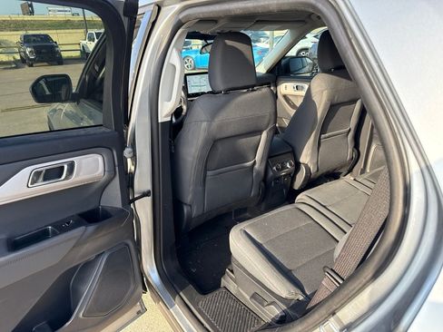 Used 2025 Ford Explorer Active RWD image 6