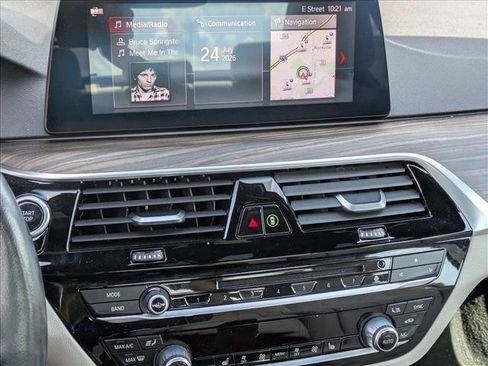 Used 2019 BMW 530e xDrive w/ Convenience Package AWD/4WD image 11