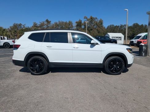 Used 2023 Volkswagen Atlas SE w/ Black Wheel Package image 4