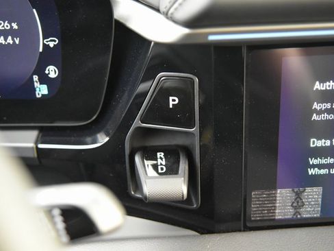 Certified 2025 Porsche Macan 4S Electric image 32