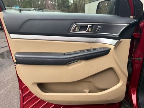 Used 2016 Ford Explorer XLT w/ Equipment Group 202A image 9