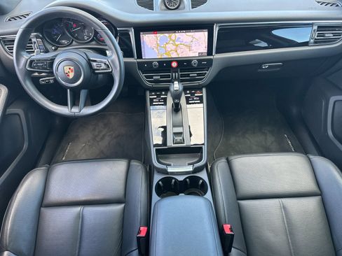 Used 2025 Porsche Macan image 6