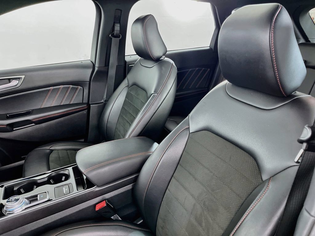 Used 2020 Ford Edge ST-Line w/ Cold Weather Package AWD/4WD image 32
