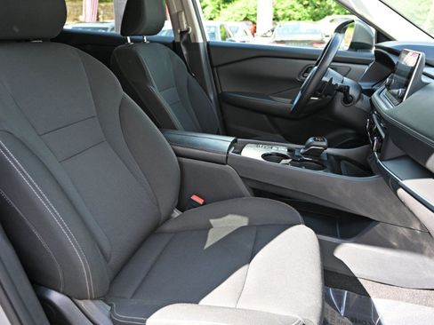 Used 2024 Nissan Rogue S FWD image 17