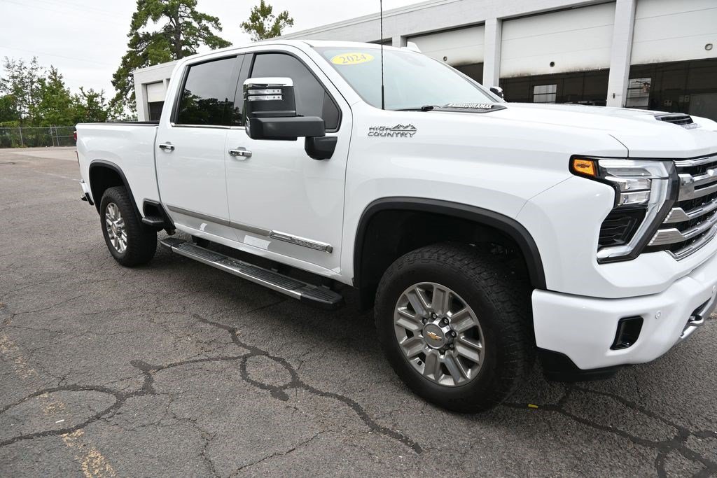 Used 2024 Chevrolet Silverado 2500 High Country w/ High Country Premium Package AWD/4WD image 36
