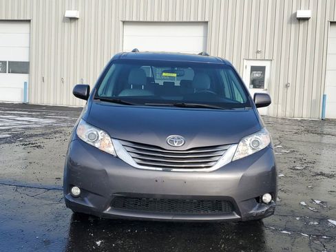 Used 2015 Toyota Sienna XLE image 2