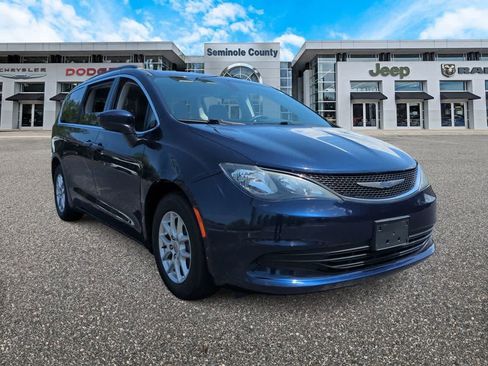 Used 2020 Chrysler Voyager Lxi FWD image 2