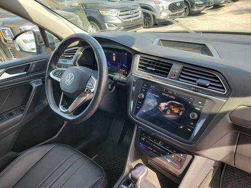 Used 2022 Volkswagen Tiguan SE image 8