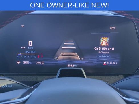 Used 2025 Chevrolet Traverse RS image 13