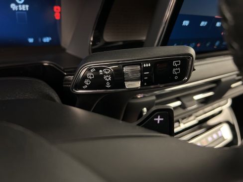 Used 2025 Lincoln Corsair Reserve w/ Jet Appearance Package image 20