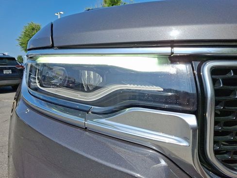 Used 2024 Jeep Wagoneer Series II w/ Flexible Seating Group AWD/4WD image 9