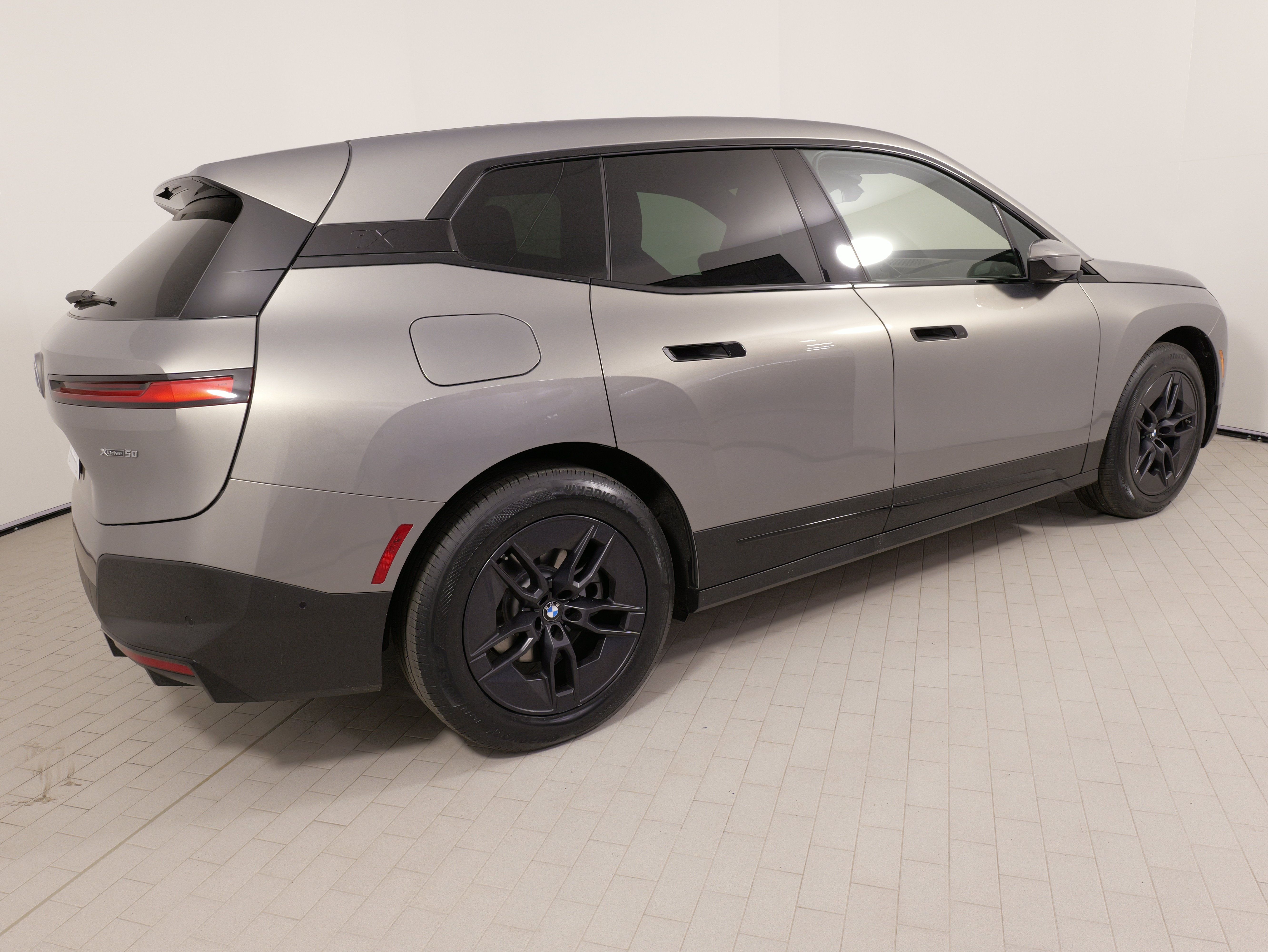 Used 2024 BMW iX xDrive50 AWD/4WD image 11