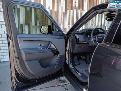 Used 2025 Land Rover Range Rover Sport SE image 10