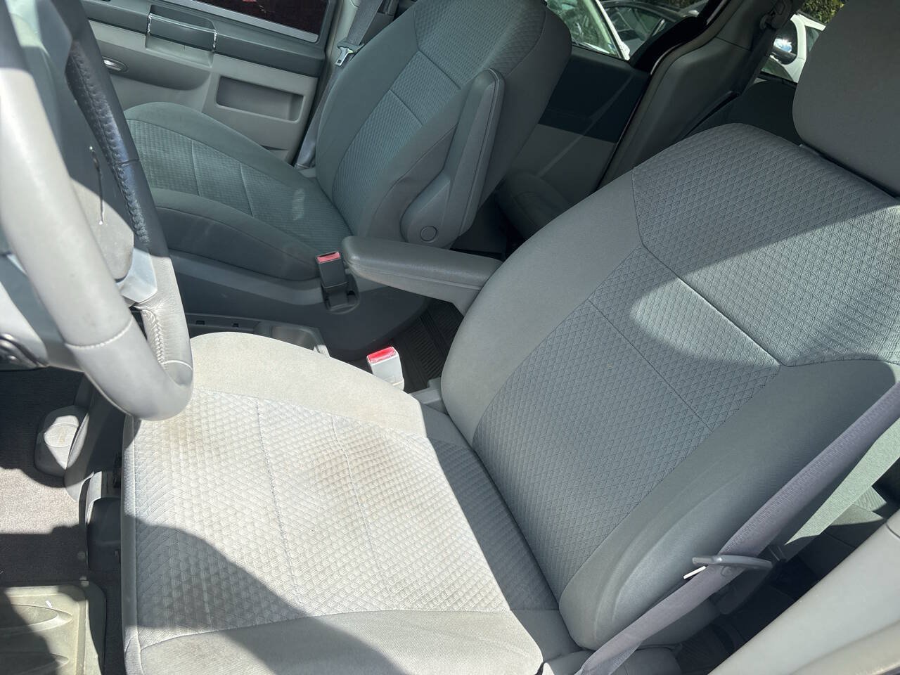 Used 2010 Chrysler Town & Country Touring FWD image 14