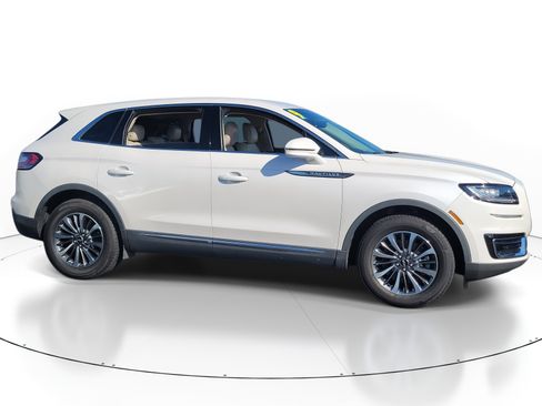 Used 2019 Lincoln Nautilus Select image 6