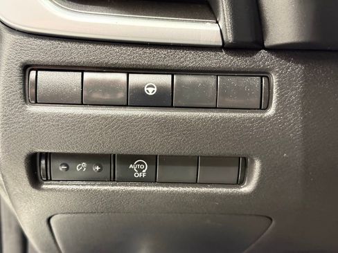 Used 2023 Nissan Rogue SV image 27