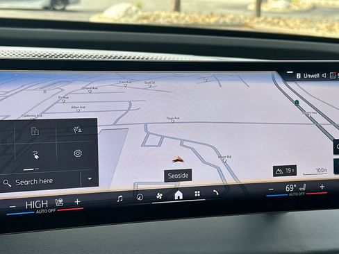 Used 2025 BMW iX xDrive50 w/ Premium Package image 22