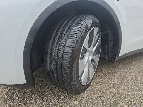 Used 2023 Tesla Model Y Long Range image 31