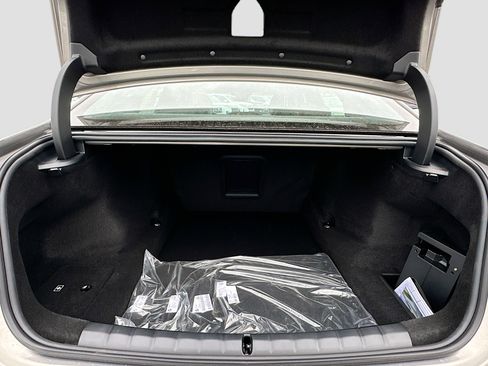 New 2026 BMW 740i w/ Premium Package RWD image 21