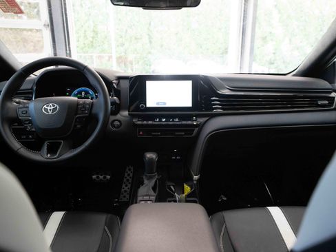 Used 2025 Toyota Camry SE FWD image 20