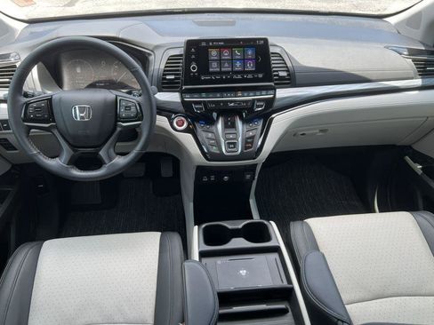 Used 2025 Honda Odyssey Elite image 2