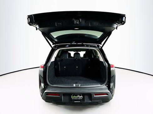 Used 2025 Nissan Pathfinder SV image 29