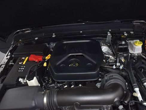 Used 2025 Jeep Wrangler Unlimited Sahara w/ Safety Group AWD/4WD image 11