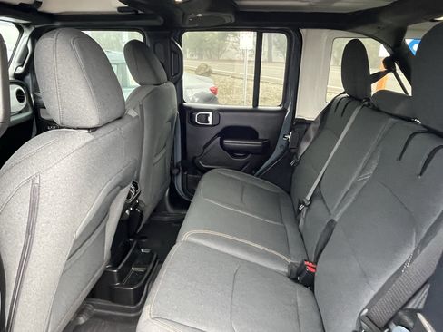 Used 2024 Jeep Wrangler Willys image 13