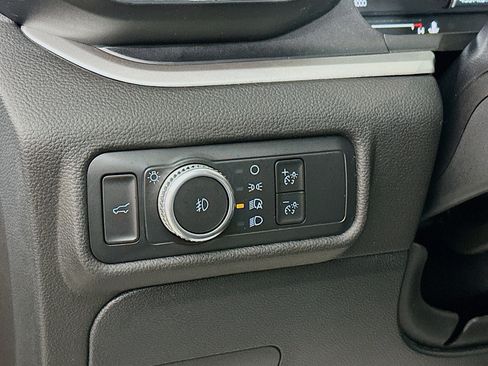 Used 2022 Ford Explorer XLT w/ Equipment Group 202A image 10