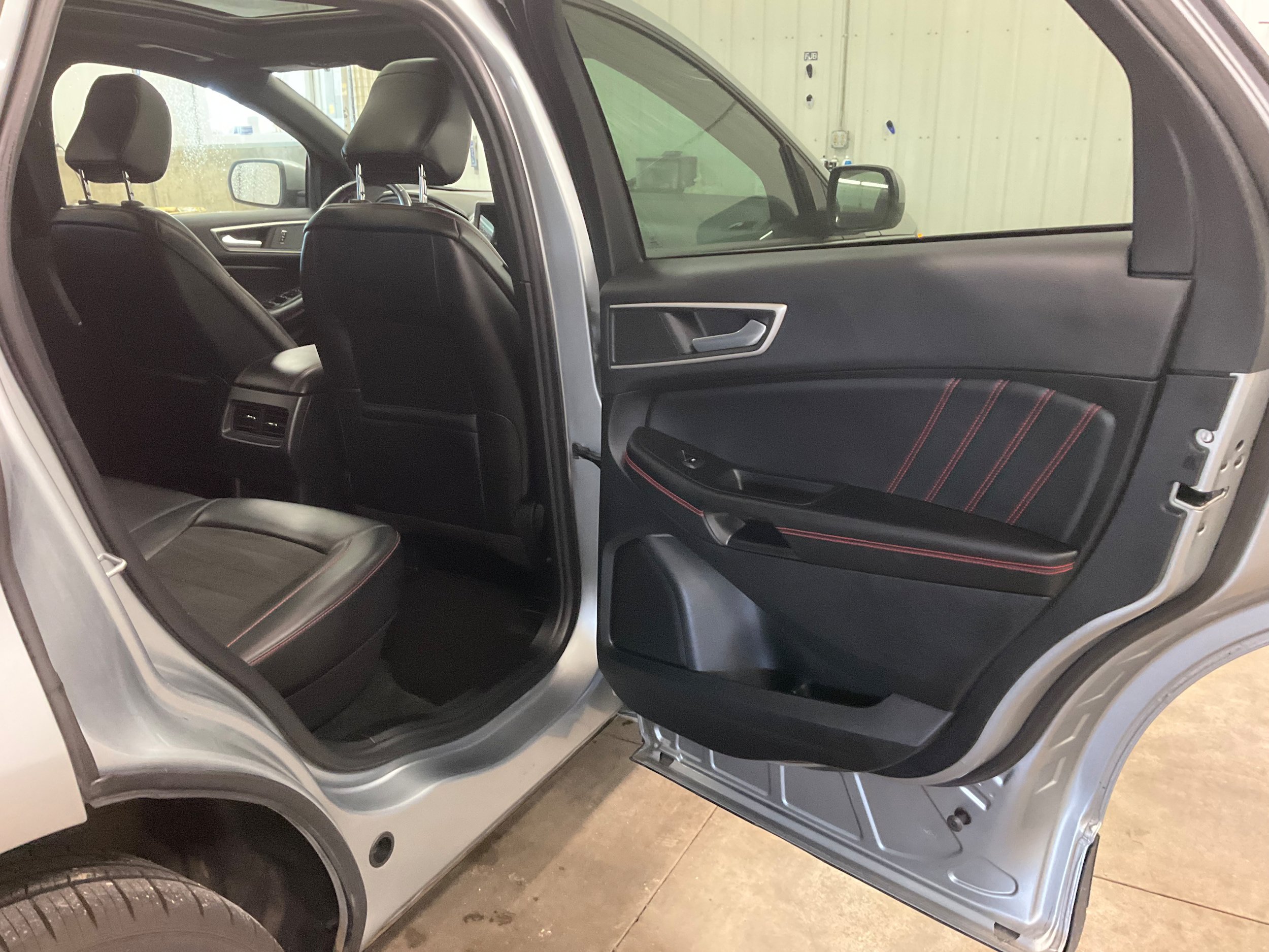 Used 2024 Ford Edge ST-Line w/ Class II Trailer Tow Package AWD/4WD image 26