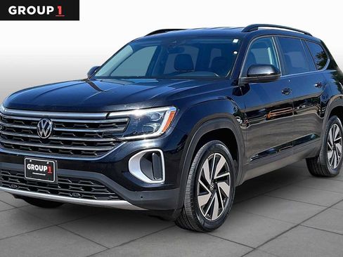 Used 2024 Volkswagen Atlas SE AWD/4WD image 1