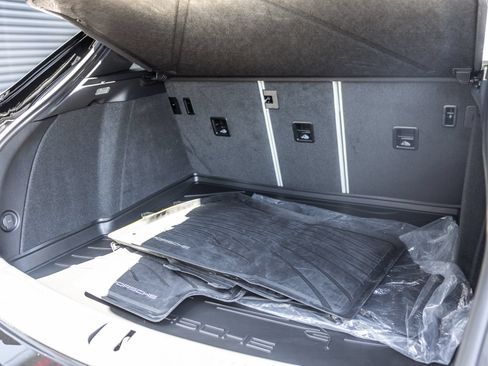Certified 2026 Porsche Macan S AWD/4WD image 19