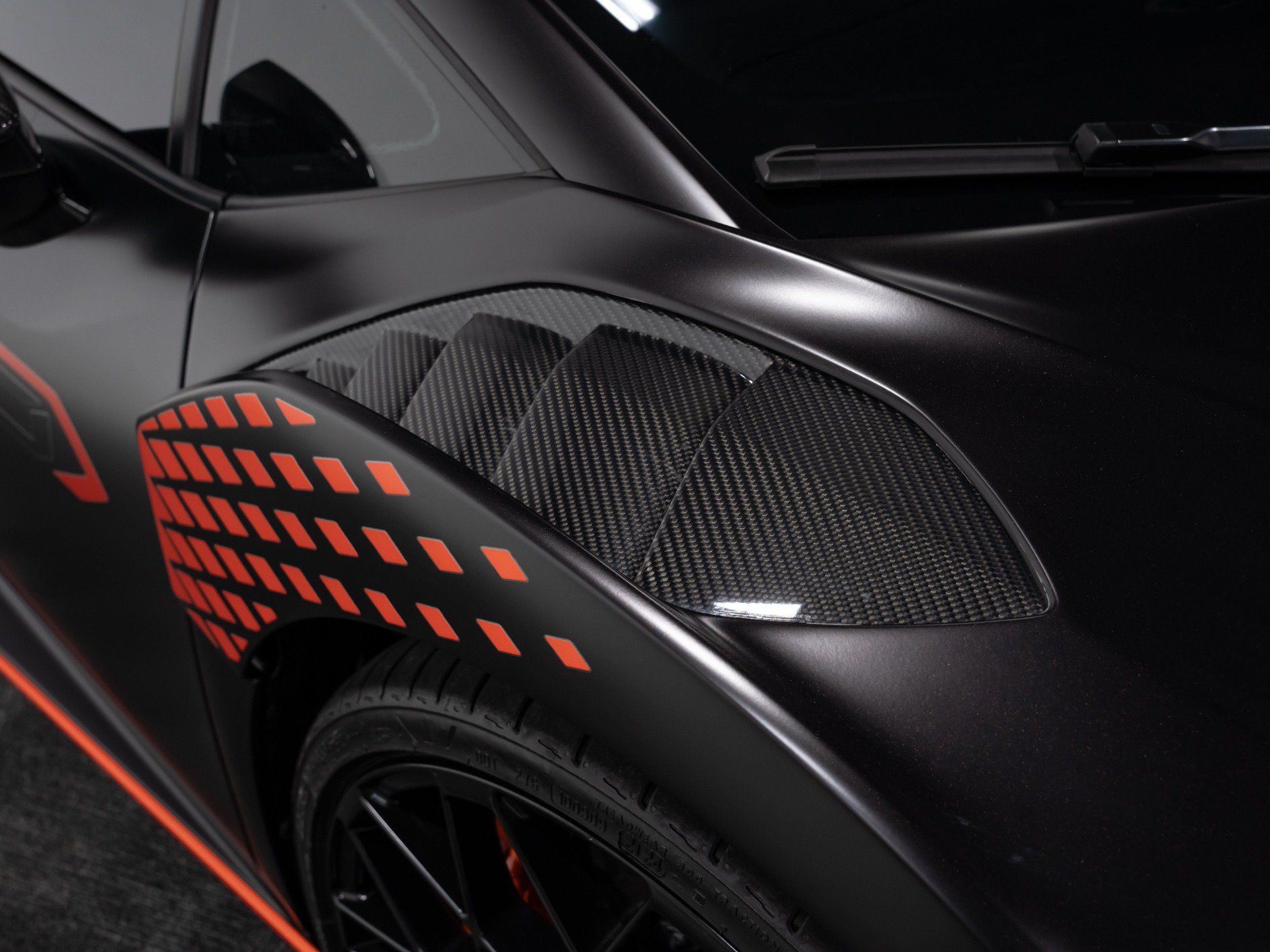 Used 2024 Lamborghini Huracan STO RWD image 25