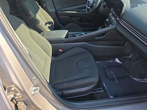 Used 2024 Hyundai Elantra SEL w/ Convenience Package FWD image 12