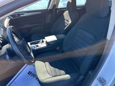 Used 2020 Ford Fusion SE image 12