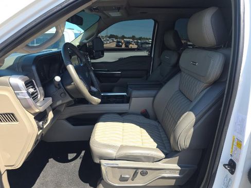 Used 2025 Ford F350 Platinum w/ Platinum Plus Package AWD/4WD image 5