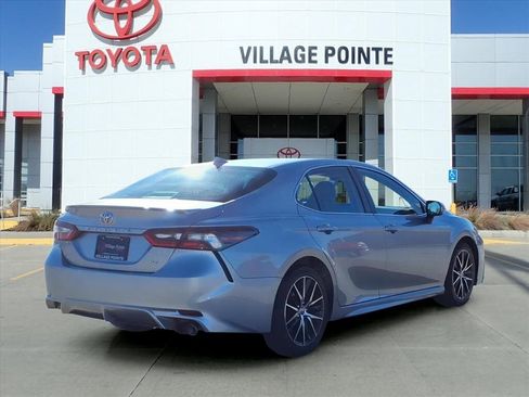 Used 2024 Toyota Camry SE image 6