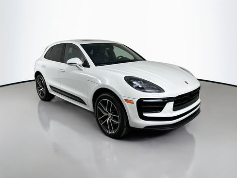 Certified 2023 Porsche Macan image 9
