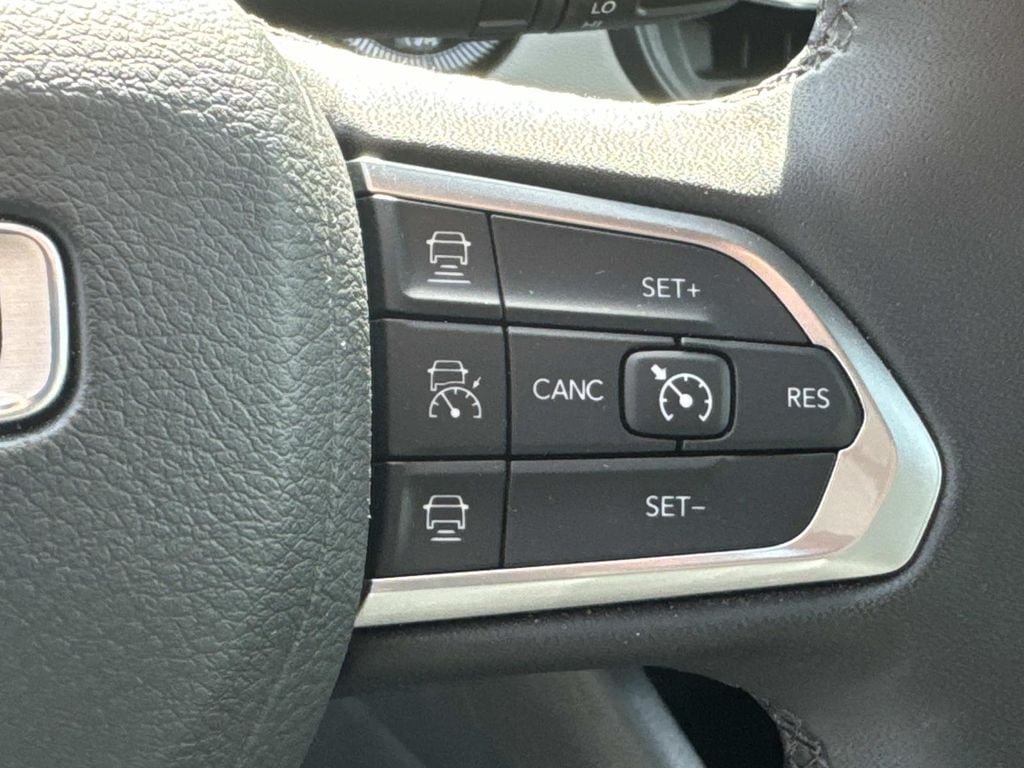 Used 2025 Jeep Compass Limited AWD/4WD image 34