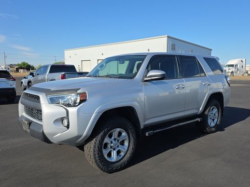 Used 2015 Toyota 4Runner SR5 AWD/4WD image 3