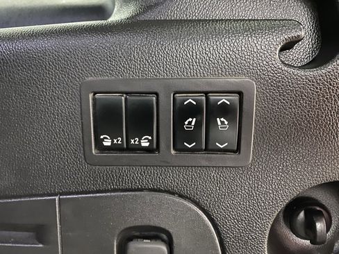 Used 2019 Chevrolet Suburban Premier image 11